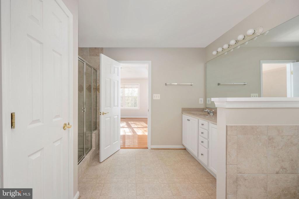 109 CEDAR CT, LOCUST GROVE, Virginia 22508, 3 Bedrooms Bedrooms, ,2 BathroomsBathrooms,Residential,LAKE OF THE WOODS,109 CEDAR CT,VAOR2013838 MLS # VAOR2013838