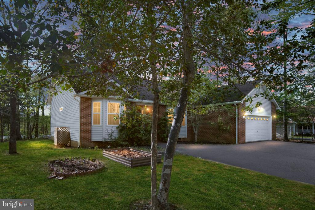 109 CEDAR CT, LOCUST GROVE, Virginia 22508, 3 Bedrooms Bedrooms, ,2 BathroomsBathrooms,Residential,LAKE OF THE WOODS,109 CEDAR CT,VAOR2013838 MLS # VAOR2013838