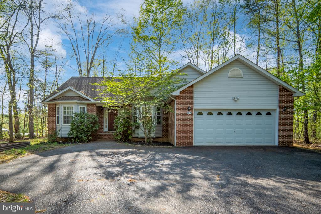 109 CEDAR CT, LOCUST GROVE, Virginia 22508, 3 Bedrooms Bedrooms, ,2 BathroomsBathrooms,Residential,LAKE OF THE WOODS,109 CEDAR CT,VAOR2013838 MLS # VAOR2013838