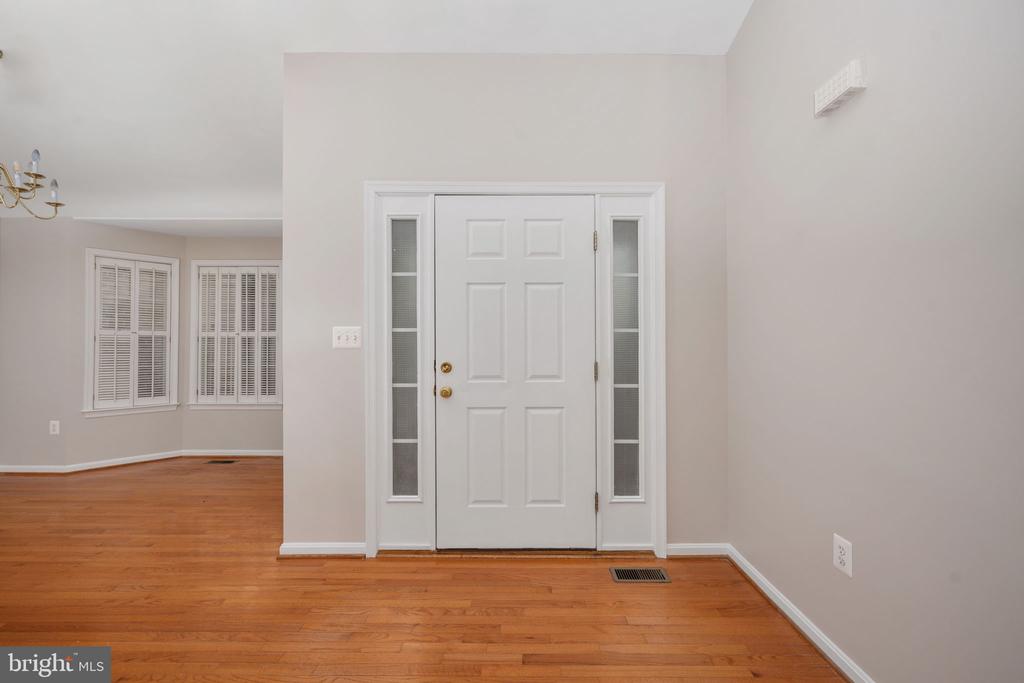 109 CEDAR CT, LOCUST GROVE, Virginia 22508, 3 Bedrooms Bedrooms, ,2 BathroomsBathrooms,Residential,LAKE OF THE WOODS,109 CEDAR CT,VAOR2013838 MLS # VAOR2013838