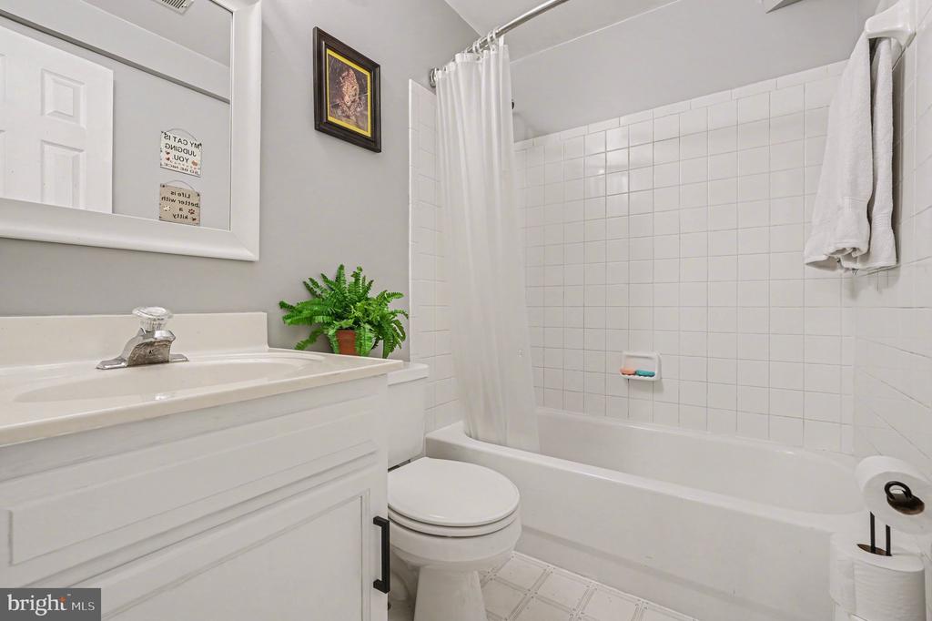 10612 CRESTWOOD DR, SPOTSYLVANIA, Virginia 22553, 4 Bedrooms Bedrooms, ,3 BathroomsBathrooms,Residential,10612 CRESTWOOD DR,VASP2040870 MLS # VASP2040870