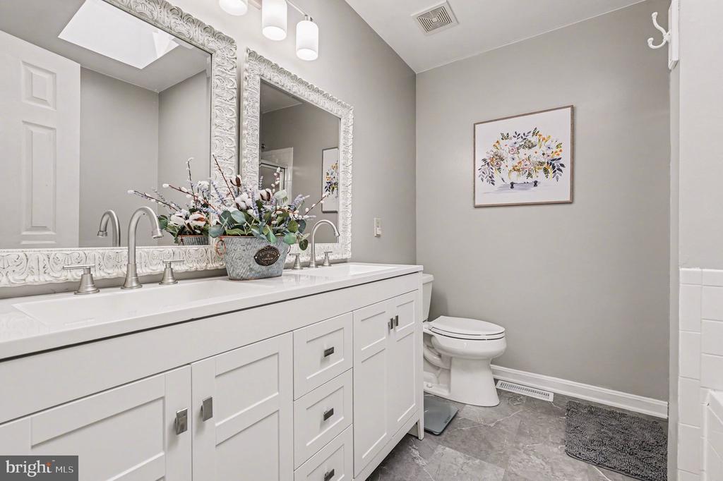 10612 CRESTWOOD DR, SPOTSYLVANIA, Virginia 22553, 4 Bedrooms Bedrooms, ,3 BathroomsBathrooms,Residential,10612 CRESTWOOD DR,VASP2040870 MLS # VASP2040870