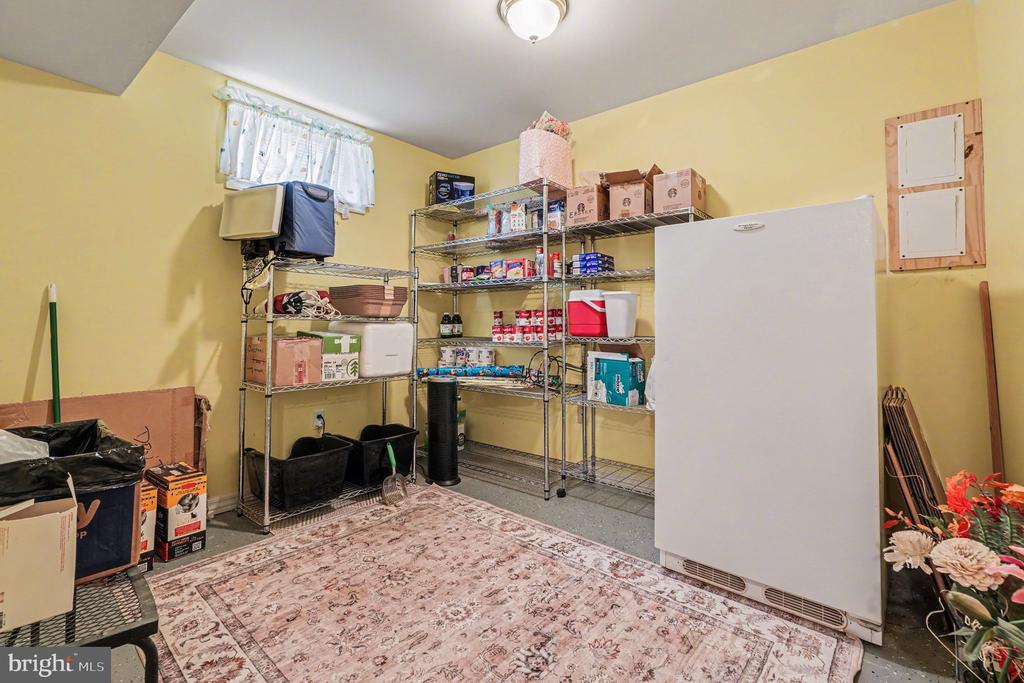 10612 CRESTWOOD DR, SPOTSYLVANIA, Virginia 22553, 4 Bedrooms Bedrooms, ,3 BathroomsBathrooms,Residential,10612 CRESTWOOD DR,VASP2040870 MLS # VASP2040870