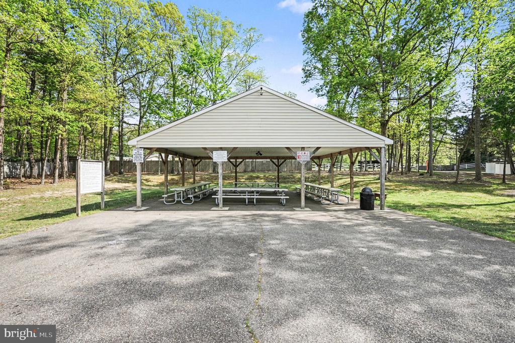 10612 CRESTWOOD DR, SPOTSYLVANIA, Virginia 22553, 4 Bedrooms Bedrooms, ,3 BathroomsBathrooms,Residential,10612 CRESTWOOD DR,VASP2040870 MLS # VASP2040870