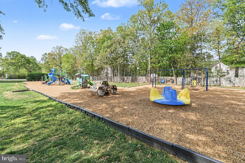 10612 CRESTWOOD DR, SPOTSYLVANIA, Virginia 22553, 4 Bedrooms Bedrooms, ,3 BathroomsBathrooms,Residential,10612 CRESTWOOD DR,VASP2040870 MLS # VASP2040870