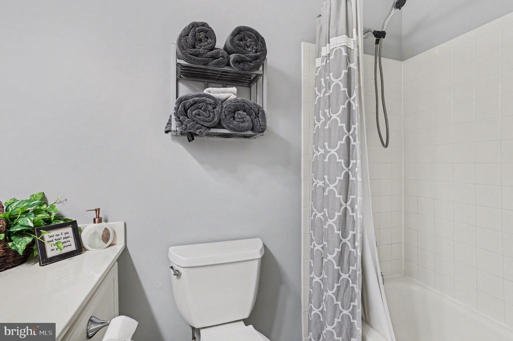 10612 CRESTWOOD DR, SPOTSYLVANIA, Virginia 22553, 4 Bedrooms Bedrooms, ,3 BathroomsBathrooms,Residential,10612 CRESTWOOD DR,VASP2040870 MLS # VASP2040870