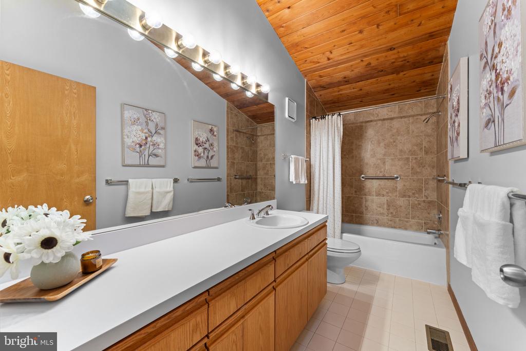 219 TIGER VALLEY RD, WASHINGTON, Virginia, 5 Bedrooms Bedrooms, ,3 BathroomsBathrooms,Residential,219 TIGER VALLEY RD,VARP2002576 MLS # VARP2002576