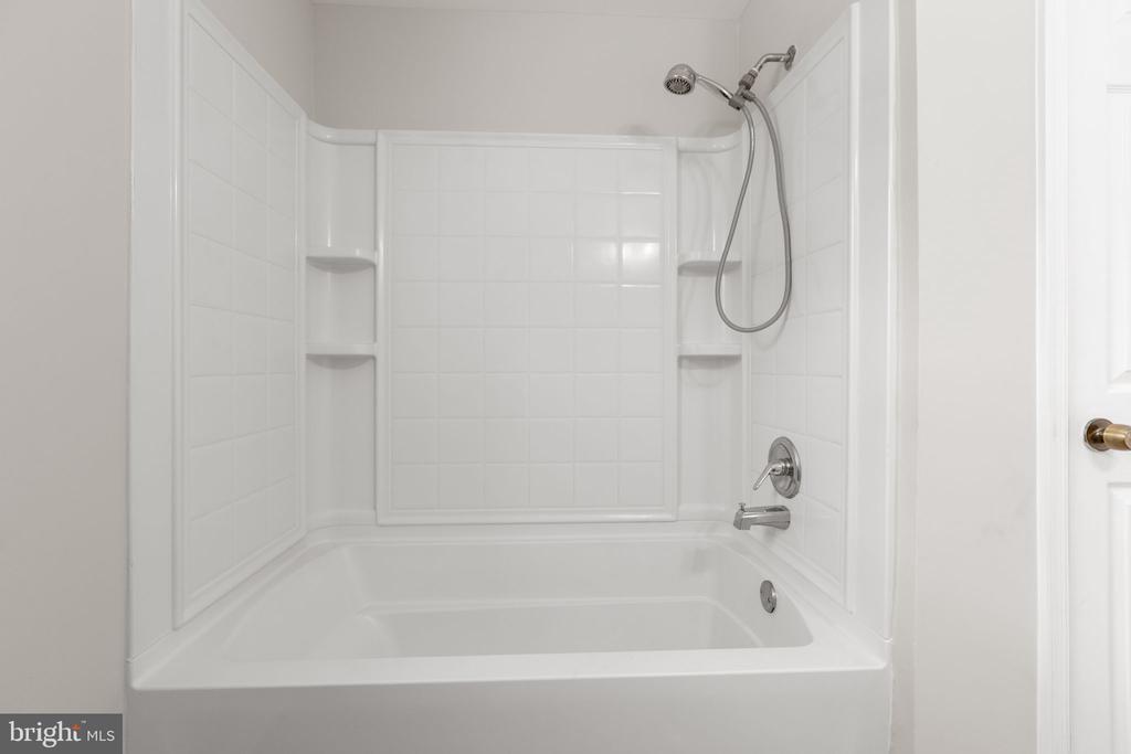 6514 DEERSKIN DR, FREDERICKSBURG, Virginia 22407, 3 Bedrooms Bedrooms, ,1 BathroomBathrooms,Residential,6514 DEERSKIN DR,VASP2040406 MLS # VASP2040406