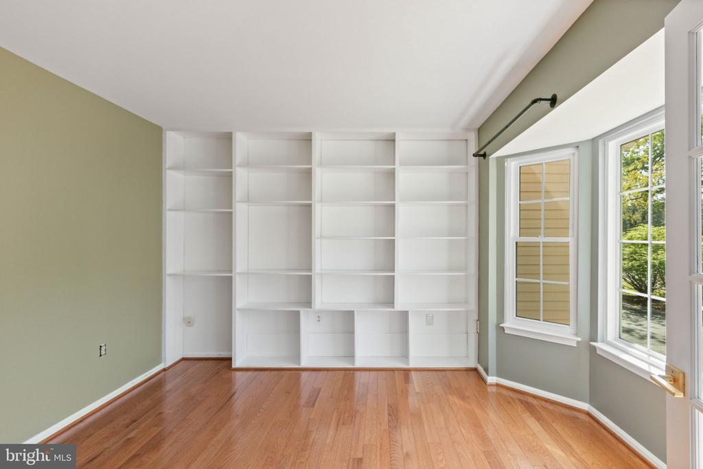 5904 CAMBRIDGE DR, FREDERICKSBURG, Virginia 22407, 4 Bedrooms Bedrooms, ,3 BathroomsBathrooms,Residential,5904 CAMBRIDGE DR,VASP2041032 MLS # VASP2041032