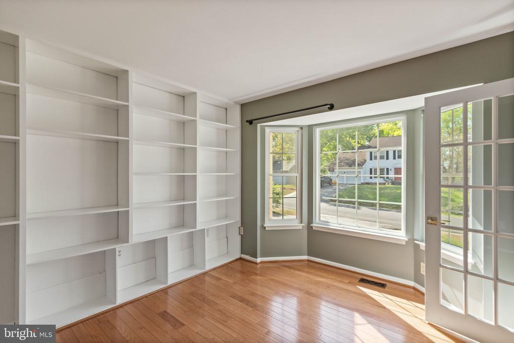 5904 CAMBRIDGE DR, FREDERICKSBURG, Virginia 22407, 4 Bedrooms Bedrooms, ,3 BathroomsBathrooms,Residential,5904 CAMBRIDGE DR,VASP2041032 MLS # VASP2041032