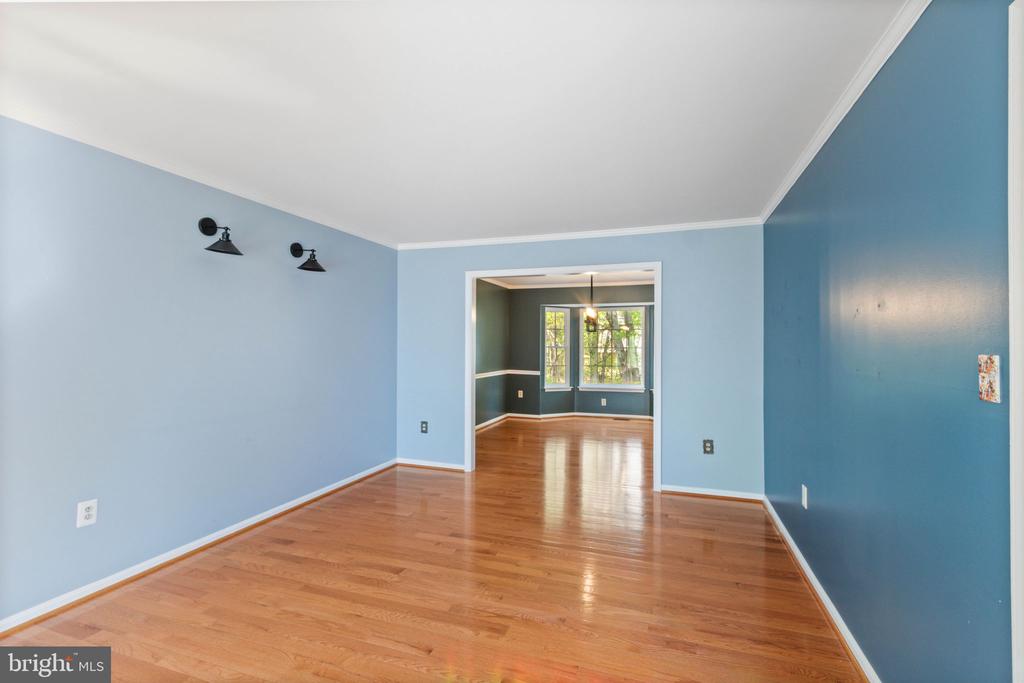 5904 CAMBRIDGE DR, FREDERICKSBURG, Virginia 22407, 4 Bedrooms Bedrooms, ,3 BathroomsBathrooms,Residential,5904 CAMBRIDGE DR,VASP2041032 MLS # VASP2041032