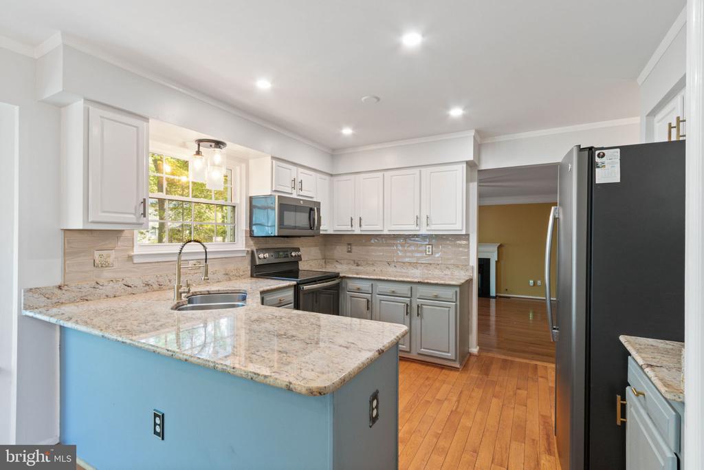 5904 CAMBRIDGE DR, FREDERICKSBURG, Virginia 22407, 4 Bedrooms Bedrooms, ,3 BathroomsBathrooms,Residential,5904 CAMBRIDGE DR,VASP2041032 MLS # VASP2041032