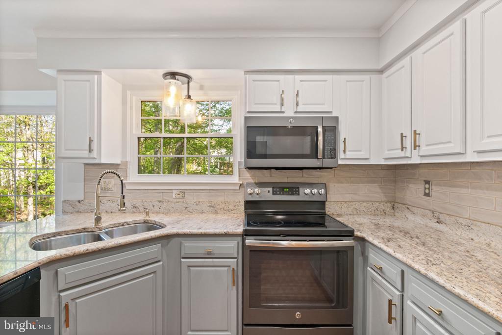 5904 CAMBRIDGE DR, FREDERICKSBURG, Virginia 22407, 4 Bedrooms Bedrooms, ,3 BathroomsBathrooms,Residential,5904 CAMBRIDGE DR,VASP2041032 MLS # VASP2041032