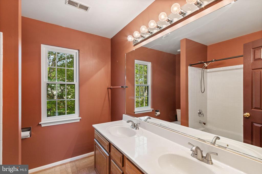 5904 CAMBRIDGE DR, FREDERICKSBURG, Virginia 22407, 4 Bedrooms Bedrooms, ,3 BathroomsBathrooms,Residential,5904 CAMBRIDGE DR,VASP2041032 MLS # VASP2041032