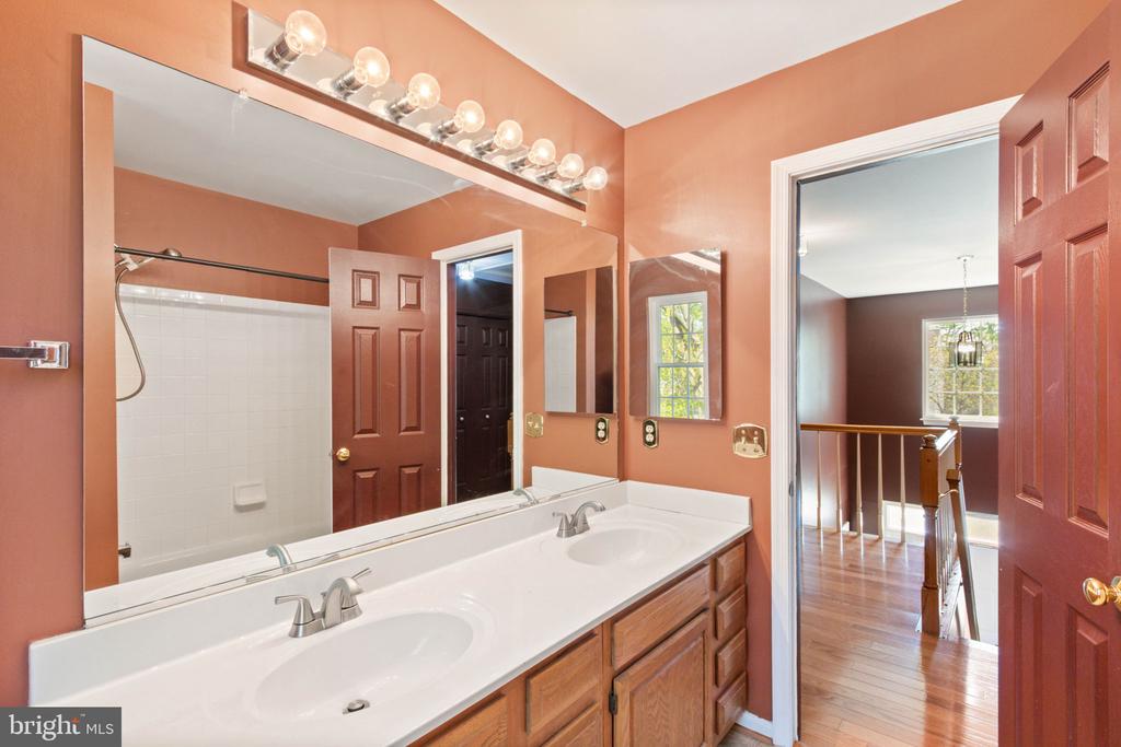 5904 CAMBRIDGE DR, FREDERICKSBURG, Virginia 22407, 4 Bedrooms Bedrooms, ,3 BathroomsBathrooms,Residential,5904 CAMBRIDGE DR,VASP2041032 MLS # VASP2041032