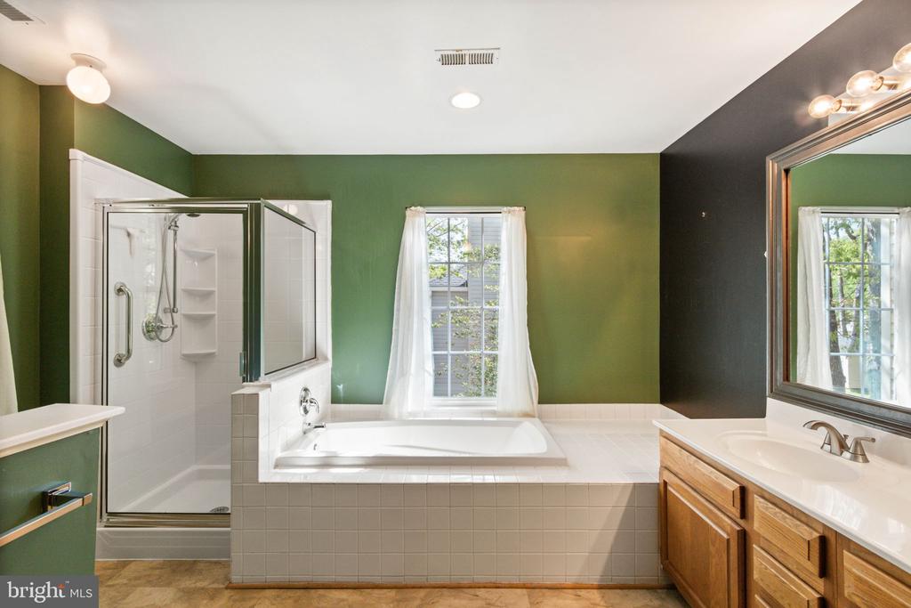 5904 CAMBRIDGE DR, FREDERICKSBURG, Virginia 22407, 4 Bedrooms Bedrooms, ,3 BathroomsBathrooms,Residential,5904 CAMBRIDGE DR,VASP2041032 MLS # VASP2041032