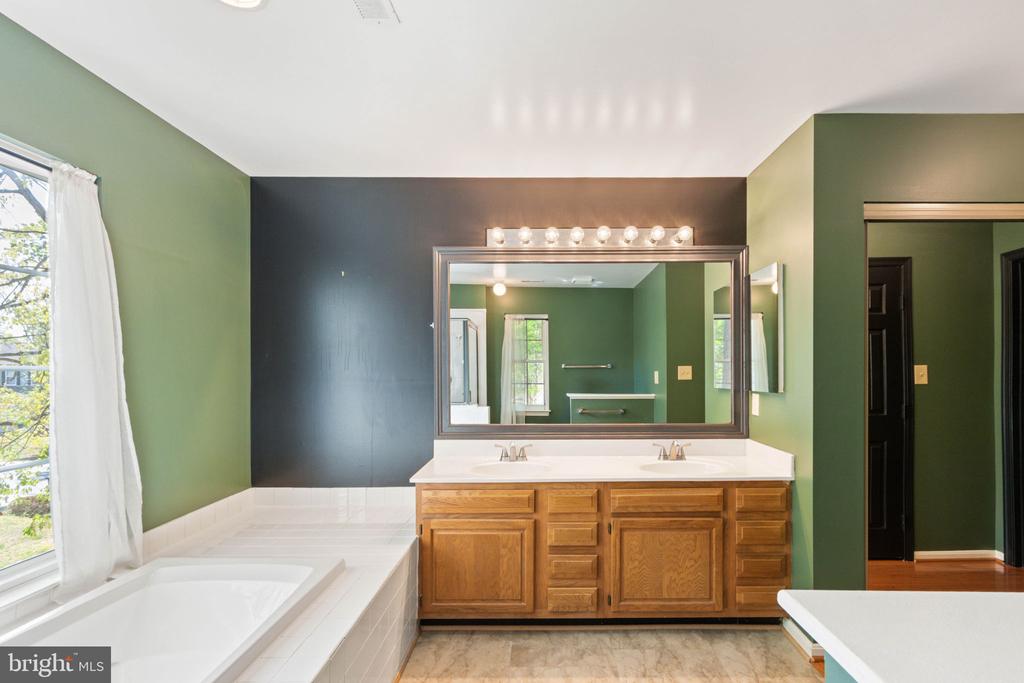 5904 CAMBRIDGE DR, FREDERICKSBURG, Virginia 22407, 4 Bedrooms Bedrooms, ,3 BathroomsBathrooms,Residential,5904 CAMBRIDGE DR,VASP2041032 MLS # VASP2041032