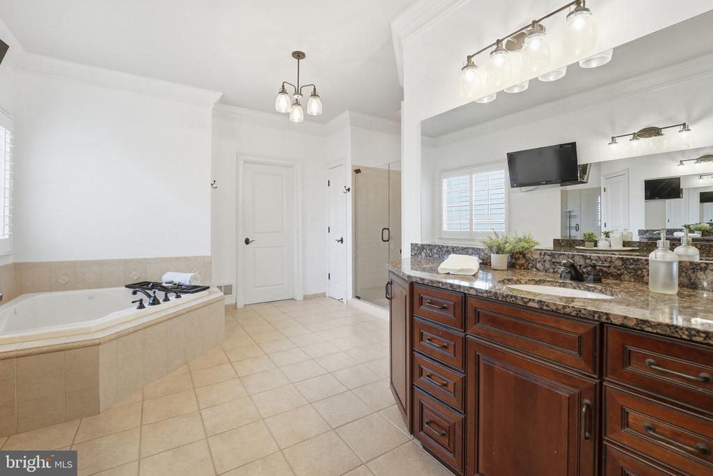 10916 CHATHAM RIDGE WAY, SPOTSYLVANIA, Virginia 22551, 5 Bedrooms Bedrooms, ,4 BathroomsBathrooms,Residential,10916 CHATHAM RIDGE WAY,VASP2040954 MLS # VASP2040954