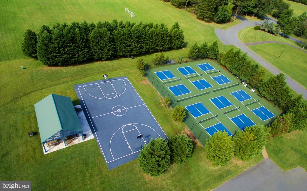 10916 CHATHAM RIDGE WAY, SPOTSYLVANIA, Virginia 22551, 5 Bedrooms Bedrooms, ,4 BathroomsBathrooms,Residential,10916 CHATHAM RIDGE WAY,VASP2040954 MLS # VASP2040954