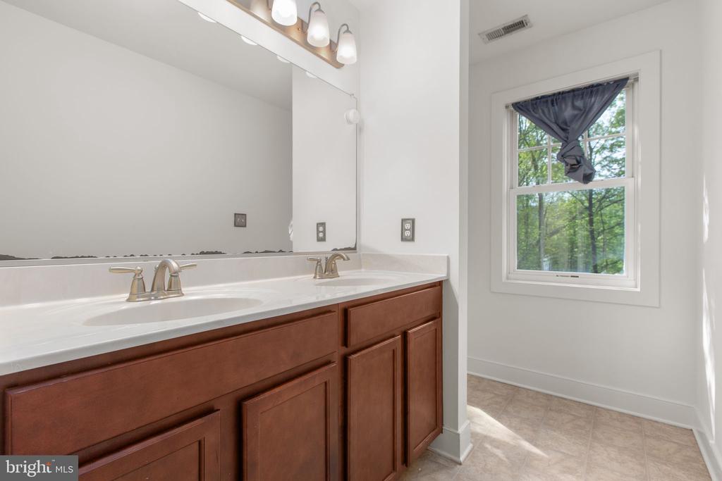 2518 REGENCY DR, FREDERICKSBURG, Virginia 22408, 4 Bedrooms Bedrooms, ,2 BathroomsBathrooms,Residential,2518 REGENCY DR,VASP2040568 MLS # VASP2040568