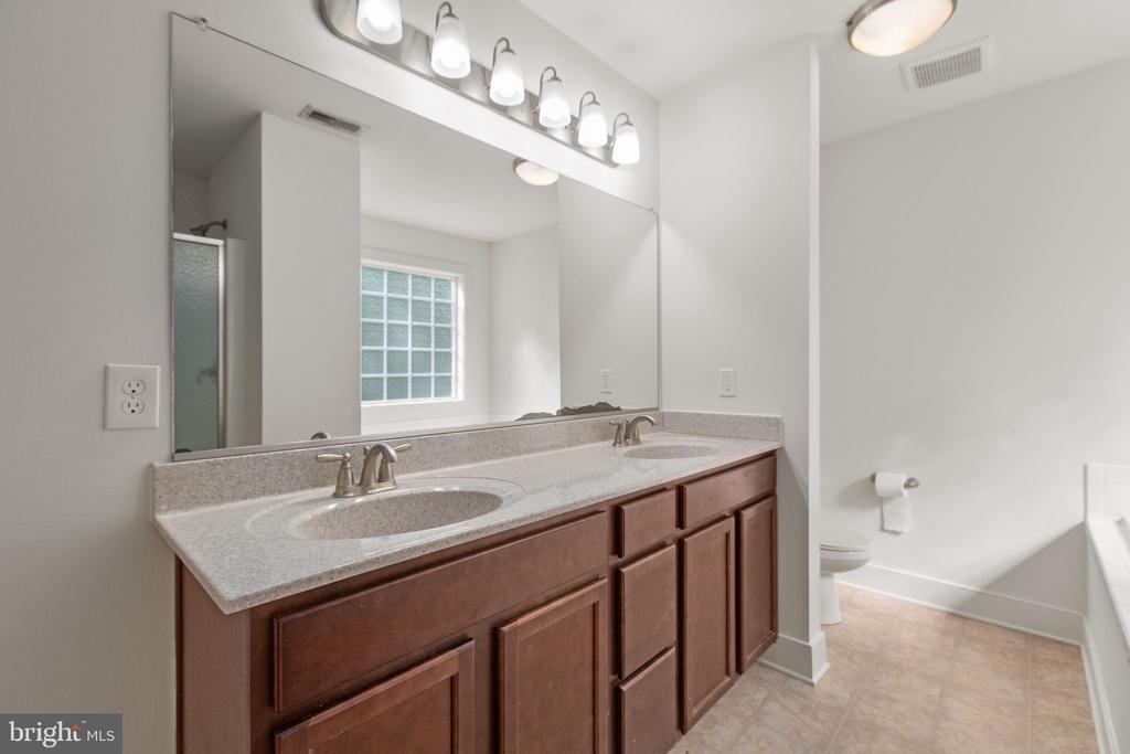 2518 REGENCY DR, FREDERICKSBURG, Virginia 22408, 4 Bedrooms Bedrooms, ,2 BathroomsBathrooms,Residential,2518 REGENCY DR,VASP2040568 MLS # VASP2040568