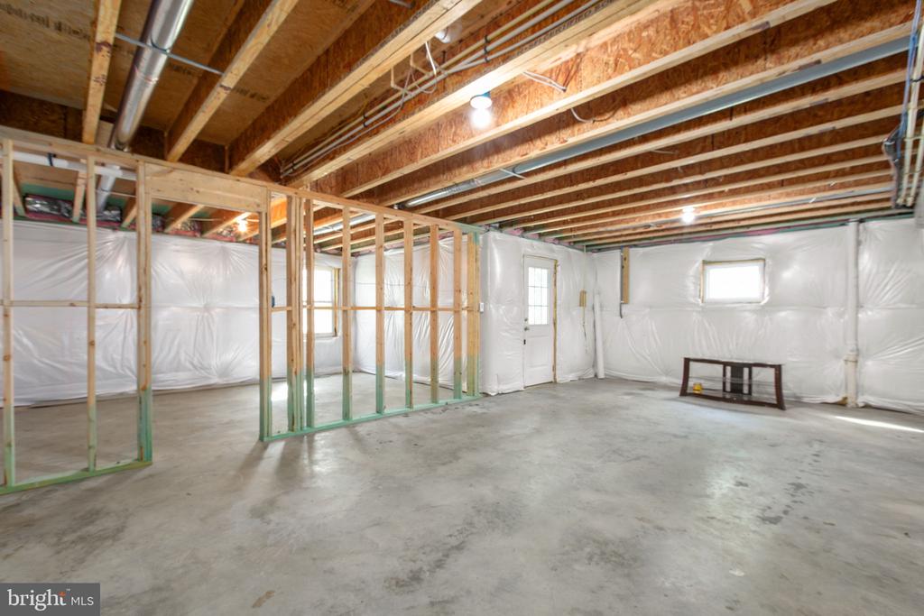 2518 REGENCY DR, FREDERICKSBURG, Virginia 22408, 4 Bedrooms Bedrooms, ,2 BathroomsBathrooms,Residential,2518 REGENCY DR,VASP2040568 MLS # VASP2040568