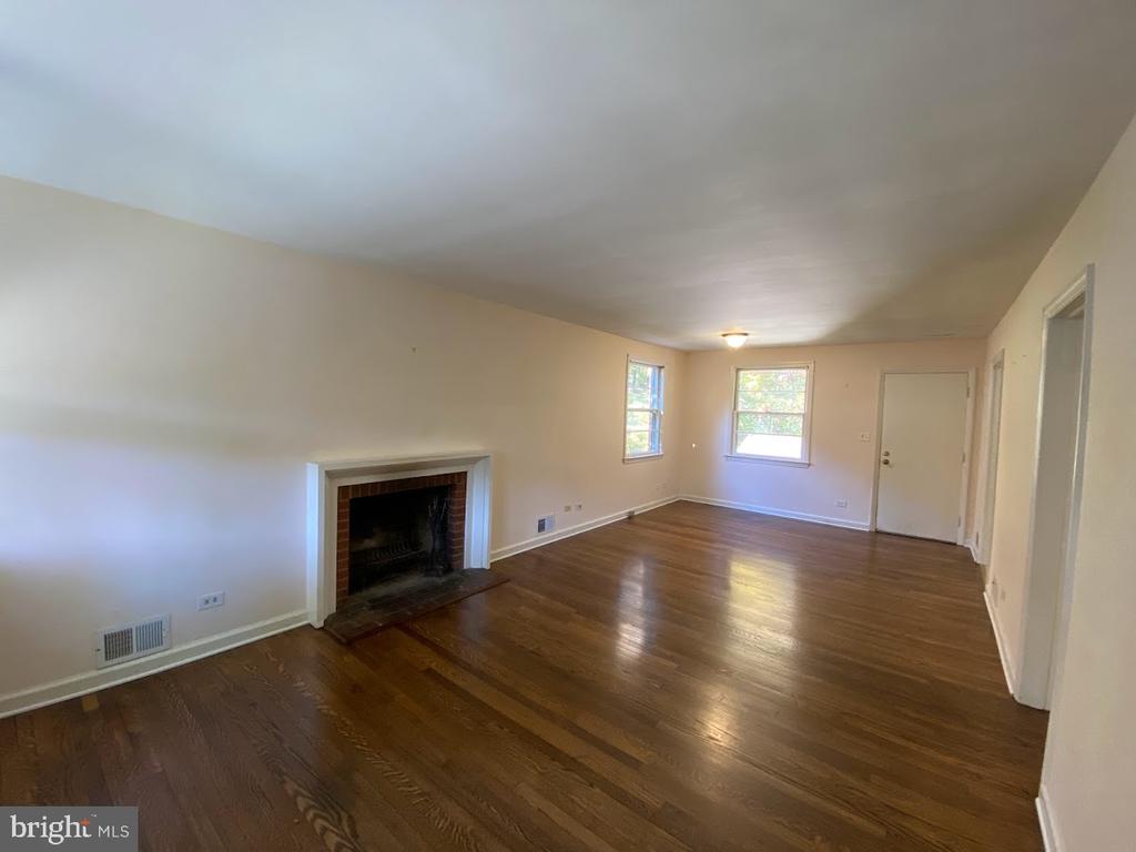 2308 CRESTMONT AVE, CHARLOTTESVILLE, Virginia 22903, 4 Bedrooms Bedrooms, ,2 BathroomsBathrooms,Residential,2308 CRESTMONT AVE,VACO2000226 MLS # VACO2000226