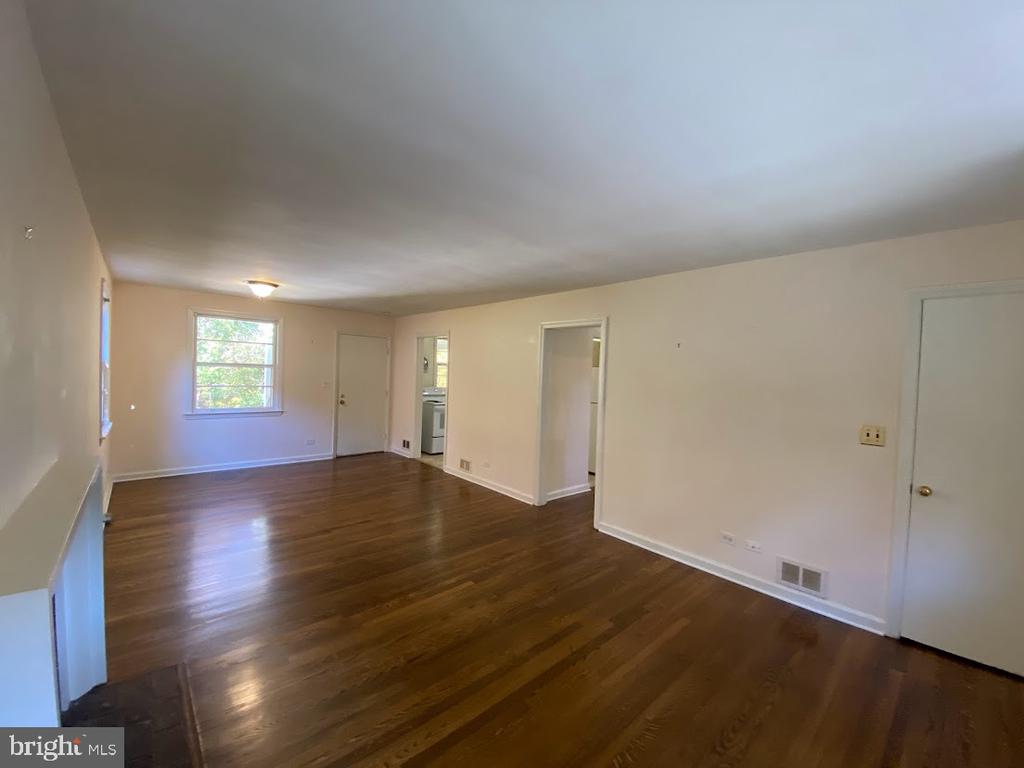 2308 CRESTMONT AVE, CHARLOTTESVILLE, Virginia 22903, 4 Bedrooms Bedrooms, ,2 BathroomsBathrooms,Residential,2308 CRESTMONT AVE,VACO2000226 MLS # VACO2000226