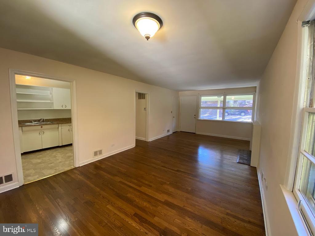 2308 CRESTMONT AVE, CHARLOTTESVILLE, Virginia 22903, 4 Bedrooms Bedrooms, ,2 BathroomsBathrooms,Residential,2308 CRESTMONT AVE,VACO2000226 MLS # VACO2000226