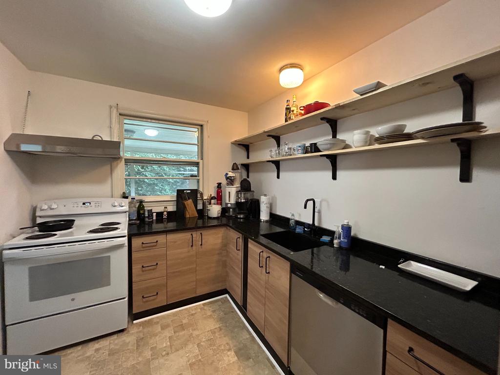 2308 CRESTMONT AVE, CHARLOTTESVILLE, Virginia 22903, 4 Bedrooms Bedrooms, ,2 BathroomsBathrooms,Residential,2308 CRESTMONT AVE,VACO2000226 MLS # VACO2000226