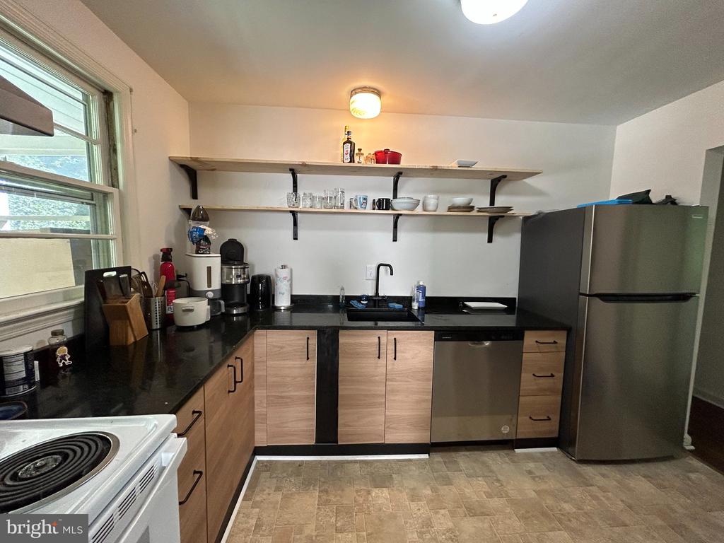 2308 CRESTMONT AVE, CHARLOTTESVILLE, Virginia 22903, 4 Bedrooms Bedrooms, ,2 BathroomsBathrooms,Residential,2308 CRESTMONT AVE,VACO2000226 MLS # VACO2000226