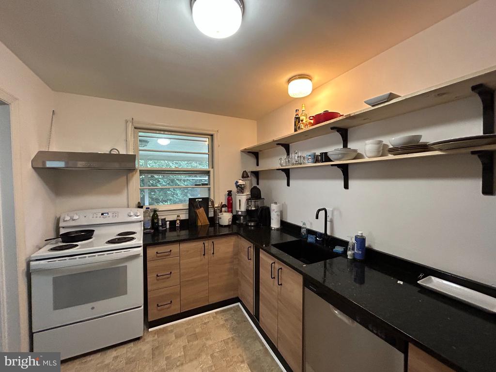 2308 CRESTMONT AVE, CHARLOTTESVILLE, Virginia 22903, 4 Bedrooms Bedrooms, ,2 BathroomsBathrooms,Residential,2308 CRESTMONT AVE,VACO2000226 MLS # VACO2000226