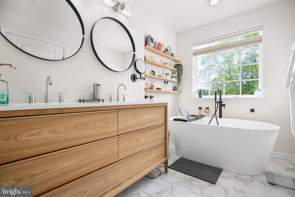 24646 LANDS END DR, ORANGE, Virginia 22960, 5 Bedrooms Bedrooms, ,3 BathroomsBathrooms,Residential,24646 LANDS END DR,VAOR2013870 MLS # VAOR2013870