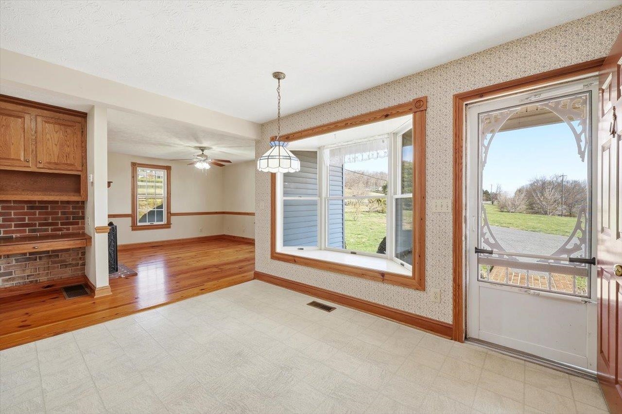 3005 LEE HWY, MOUNT SIDNEY, Virginia 24467, 3 Bedrooms Bedrooms, ,2 BathroomsBathrooms,Residential,3005 LEE HWY,674758 MLS # 674758