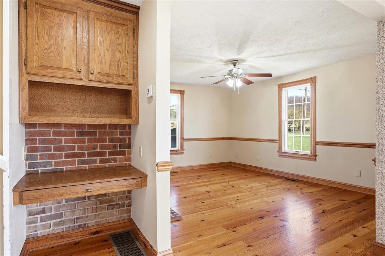 3005 LEE HWY, MOUNT SIDNEY, Virginia 24467, 3 Bedrooms Bedrooms, ,2 BathroomsBathrooms,Residential,3005 LEE HWY,674758 MLS # 674758