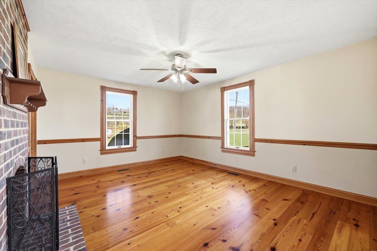 3005 LEE HWY, MOUNT SIDNEY, Virginia 24467, 3 Bedrooms Bedrooms, ,2 BathroomsBathrooms,Residential,3005 LEE HWY,674758 MLS # 674758