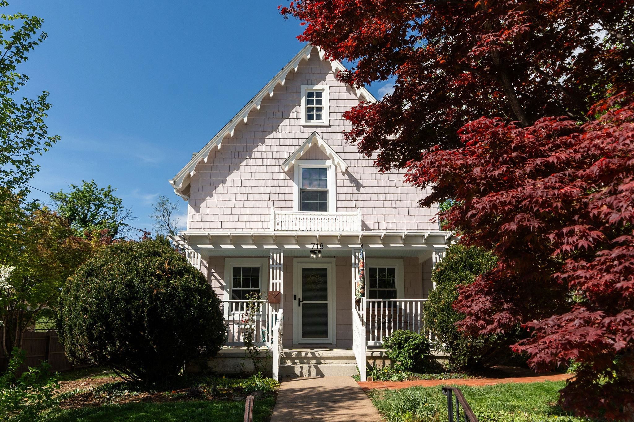 718 ALLEGHANY AVE, STAUNTON, Virginia 24401, 3 Bedrooms Bedrooms, ,2 BathroomsBathrooms,Residential,718 ALLEGHANY AVE,675962 MLS # 675962