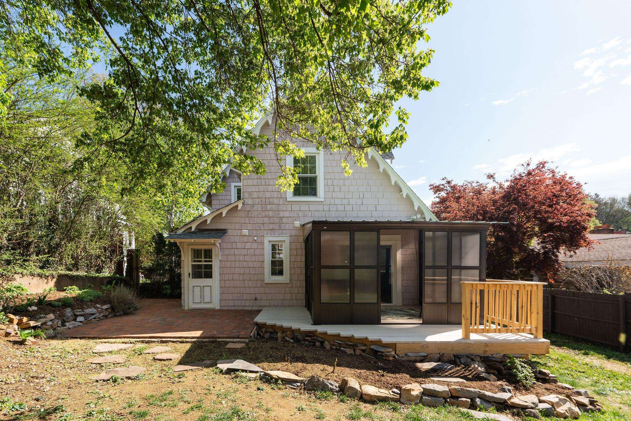 718 ALLEGHANY AVE, STAUNTON, Virginia 24401, 3 Bedrooms Bedrooms, ,2 BathroomsBathrooms,Residential,718 ALLEGHANY AVE,675962 MLS # 675962