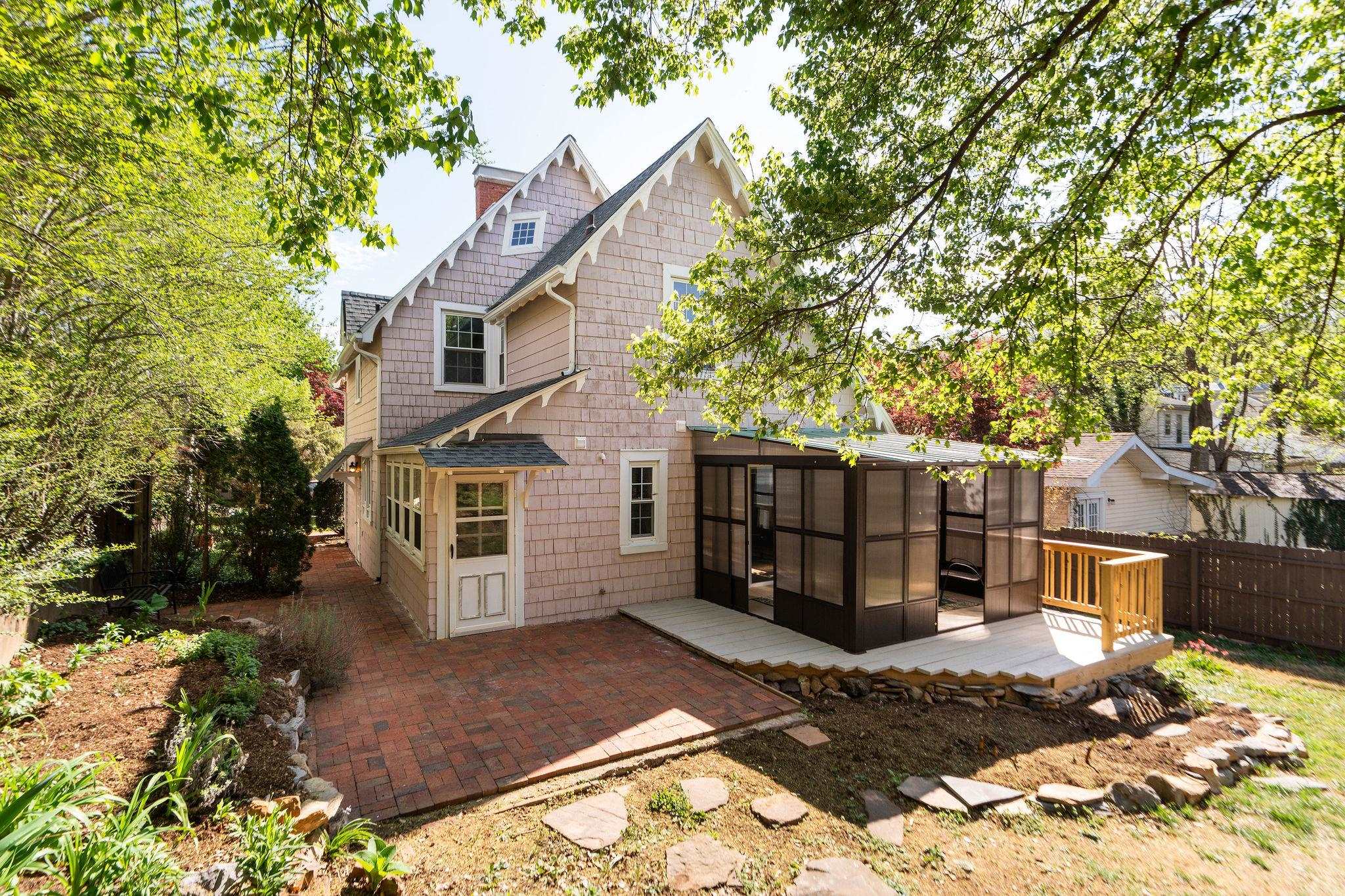 718 ALLEGHANY AVE, STAUNTON, Virginia 24401, 3 Bedrooms Bedrooms, ,2 BathroomsBathrooms,Residential,718 ALLEGHANY AVE,675962 MLS # 675962