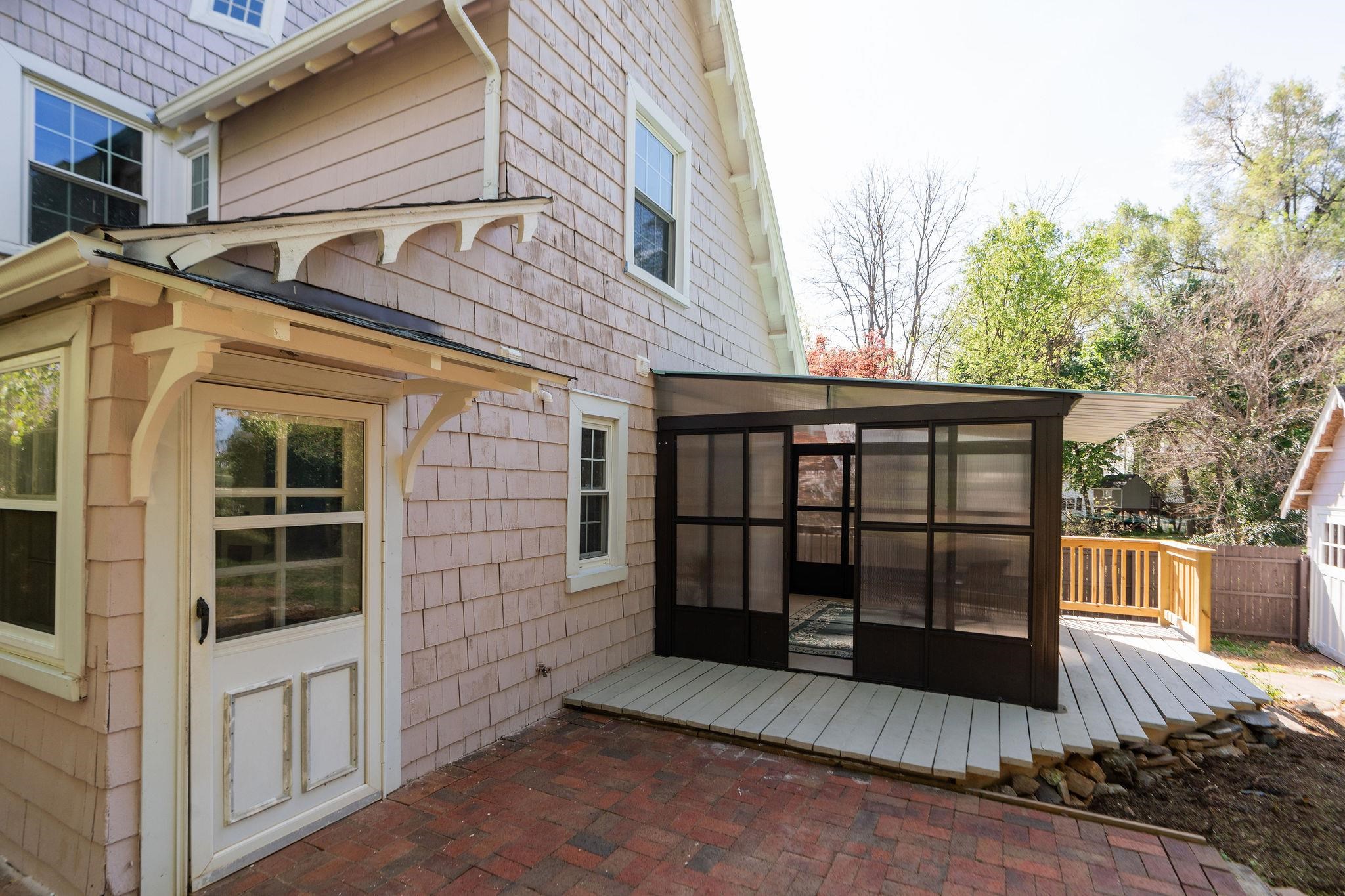 718 ALLEGHANY AVE, STAUNTON, Virginia 24401, 3 Bedrooms Bedrooms, ,2 BathroomsBathrooms,Residential,718 ALLEGHANY AVE,675962 MLS # 675962