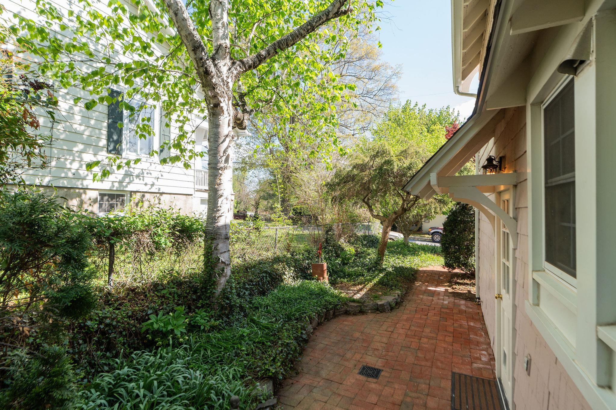 718 ALLEGHANY AVE, STAUNTON, Virginia 24401, 3 Bedrooms Bedrooms, ,2 BathroomsBathrooms,Residential,718 ALLEGHANY AVE,675962 MLS # 675962