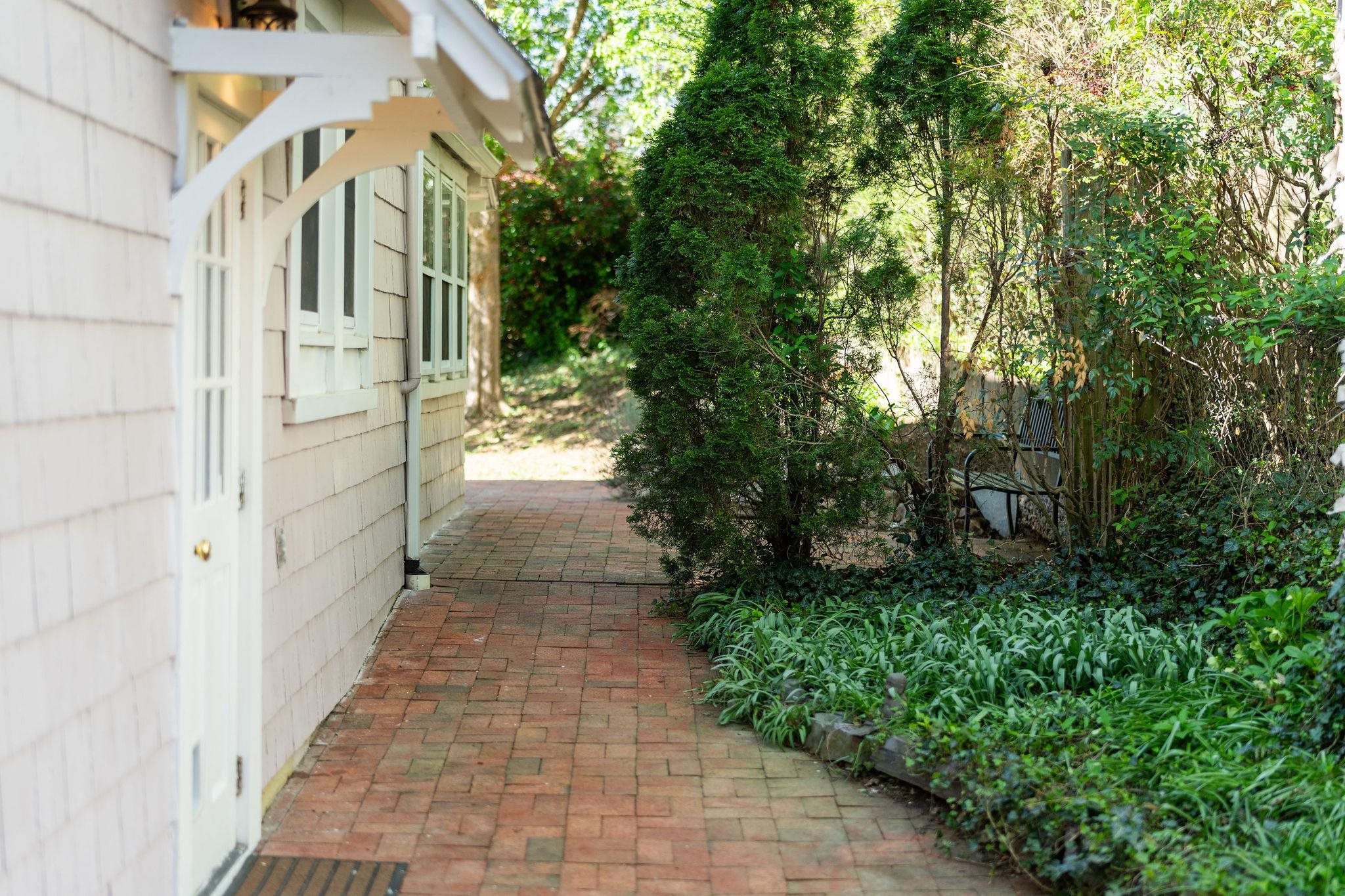 718 ALLEGHANY AVE, STAUNTON, Virginia 24401, 3 Bedrooms Bedrooms, ,2 BathroomsBathrooms,Residential,718 ALLEGHANY AVE,675962 MLS # 675962