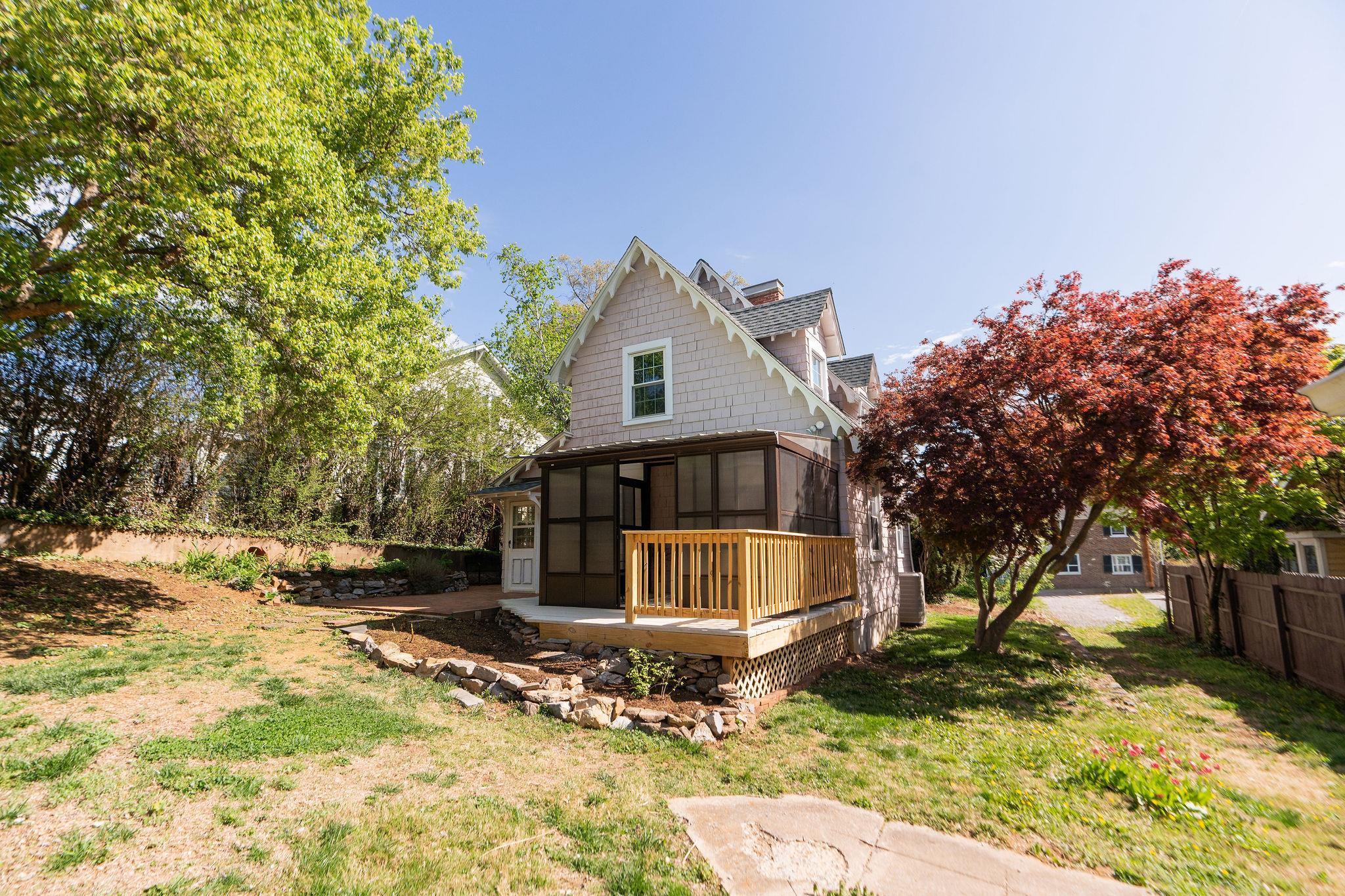 718 ALLEGHANY AVE, STAUNTON, Virginia 24401, 3 Bedrooms Bedrooms, ,2 BathroomsBathrooms,Residential,718 ALLEGHANY AVE,675962 MLS # 675962