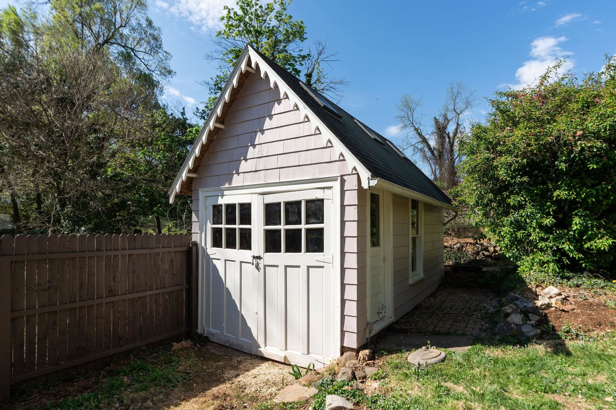 718 ALLEGHANY AVE, STAUNTON, Virginia 24401, 3 Bedrooms Bedrooms, ,2 BathroomsBathrooms,Residential,718 ALLEGHANY AVE,675962 MLS # 675962