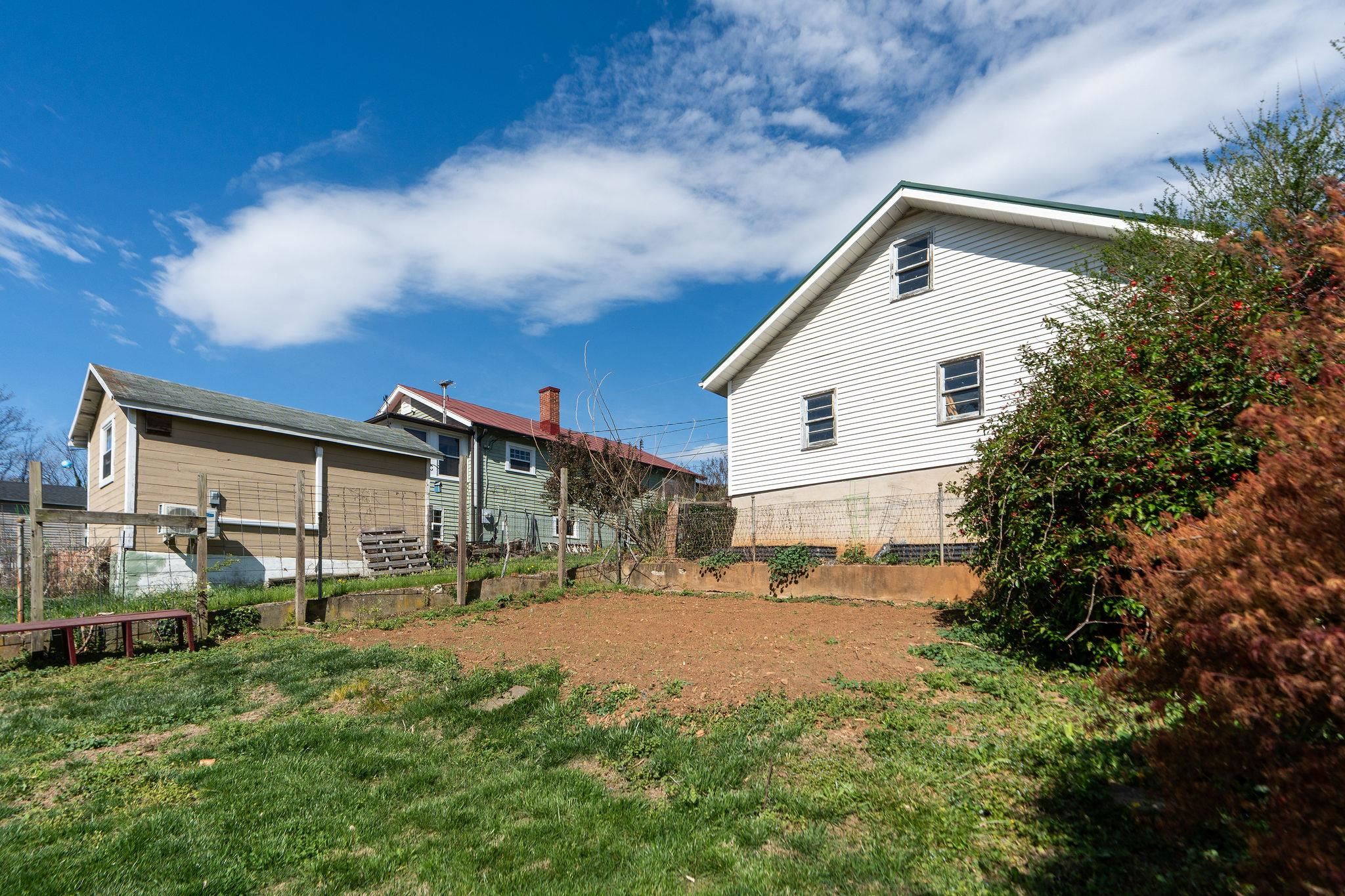 718 ALLEGHANY AVE, STAUNTON, Virginia 24401, 3 Bedrooms Bedrooms, ,2 BathroomsBathrooms,Residential,718 ALLEGHANY AVE,675962 MLS # 675962