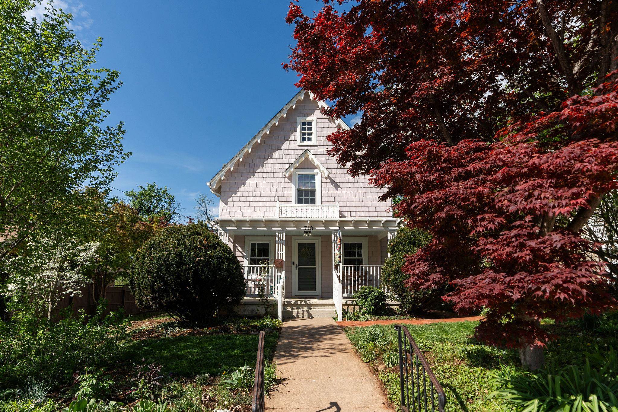 718 ALLEGHANY AVE, STAUNTON, Virginia 24401, 3 Bedrooms Bedrooms, ,2 BathroomsBathrooms,Residential,718 ALLEGHANY AVE,675962 MLS # 675962