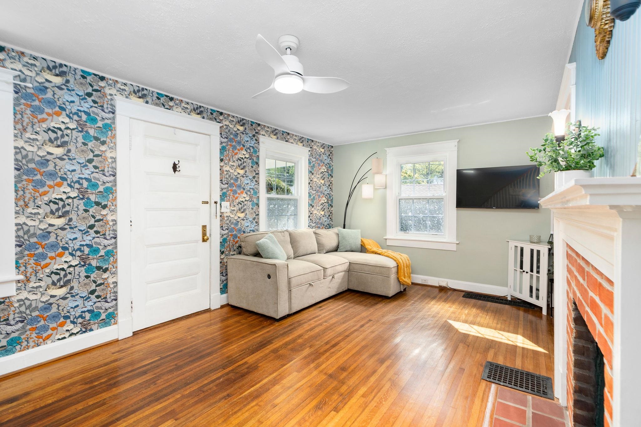 718 ALLEGHANY AVE, STAUNTON, Virginia 24401, 3 Bedrooms Bedrooms, ,2 BathroomsBathrooms,Residential,718 ALLEGHANY AVE,675962 MLS # 675962