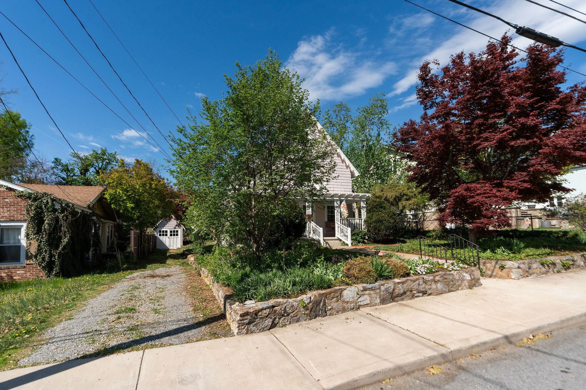 718 ALLEGHANY AVE, STAUNTON, Virginia 24401, 3 Bedrooms Bedrooms, ,2 BathroomsBathrooms,Residential,718 ALLEGHANY AVE,675962 MLS # 675962