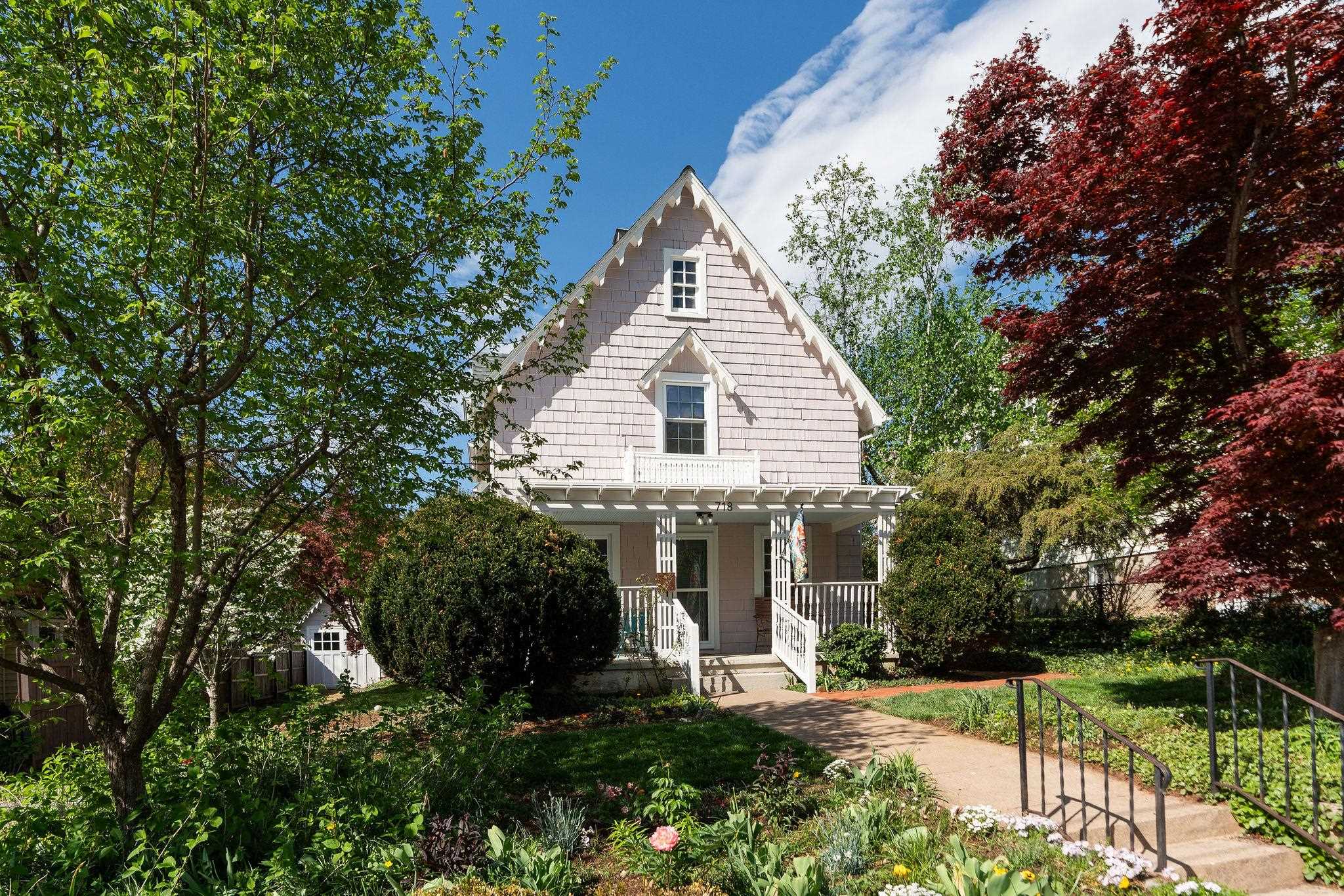 718 ALLEGHANY AVE, STAUNTON, Virginia 24401, 3 Bedrooms Bedrooms, ,2 BathroomsBathrooms,Residential,718 ALLEGHANY AVE,675962 MLS # 675962