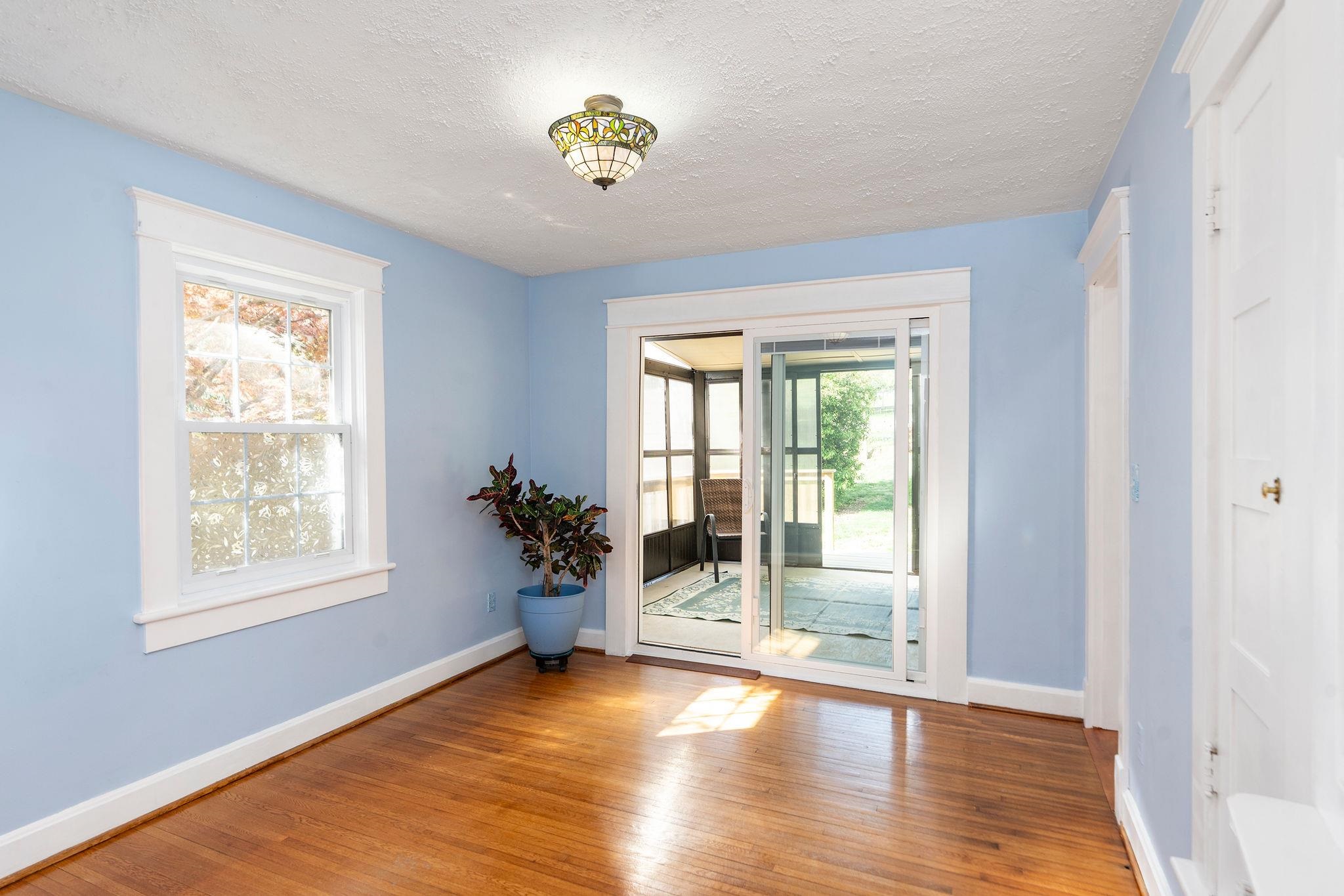 718 ALLEGHANY AVE, STAUNTON, Virginia 24401, 3 Bedrooms Bedrooms, ,2 BathroomsBathrooms,Residential,718 ALLEGHANY AVE,675962 MLS # 675962